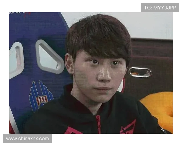 和平精英热议FPX战术争议引发玩家热烈讨论与反思